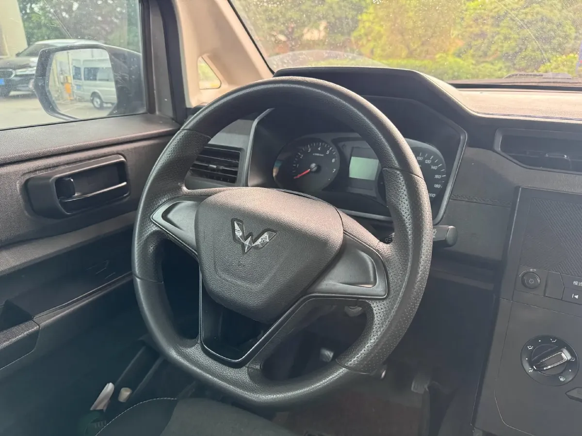 2019 Venucia M50V 1.5L 112HP L4 5MT,autocango,china used car exporter,china ev exporter,chinese used car exporter,chinese used ev exporter