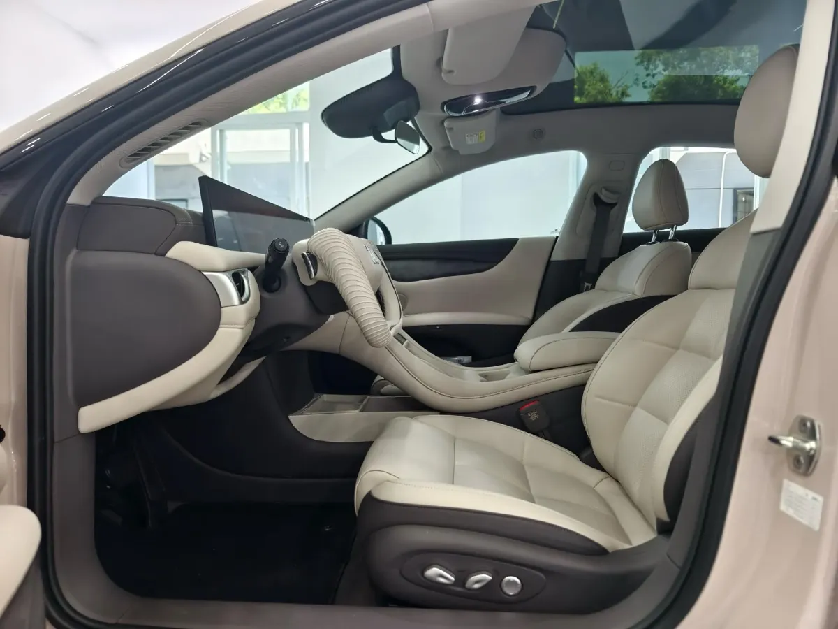 2025 IM L6 BEV,autocango,china used car exporter,china ev exporter,chinese used car exporter,chinese used ev exporter