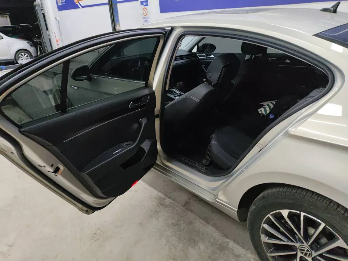 2020 Volkswagen Magotan 2.0T 186HP L4 7DCT,autocango,china used car exporter,china ev exporter,chinese used car exporter,chinese used ev exporter