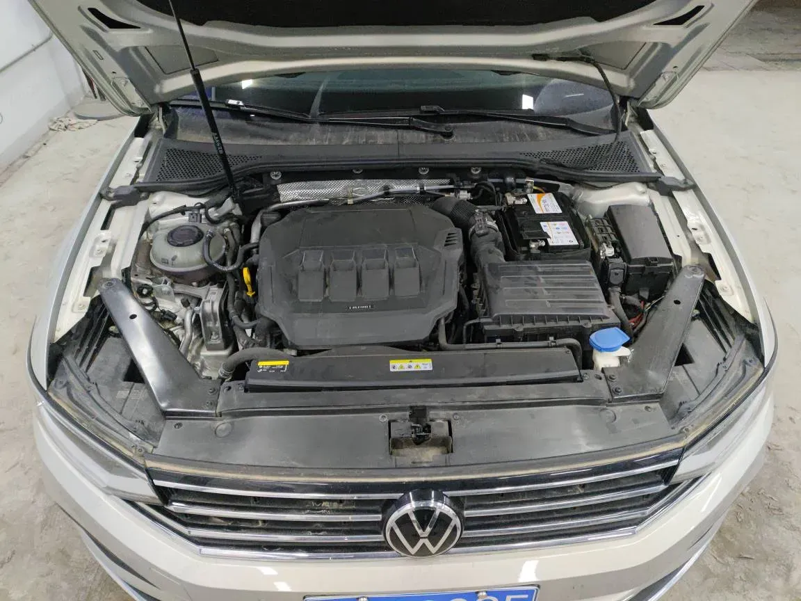 2020 Volkswagen Magotan 2.0T 186HP L4 7DCT,autocango,china used car exporter,china ev exporter,chinese used car exporter,chinese used ev exporter