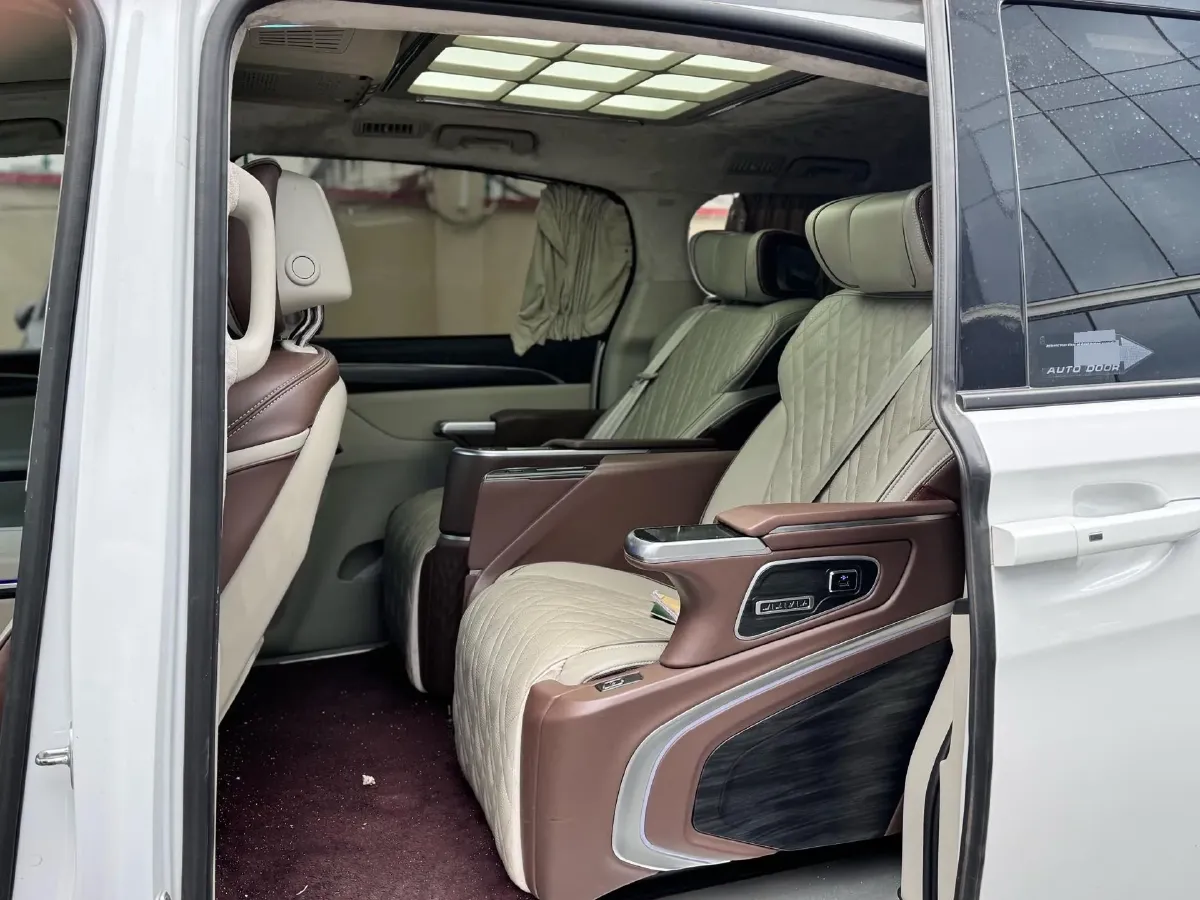 2023 Buick GL8 2.0T 237HP L4 9AT,autocango,china used car exporter,china ev exporter,chinese used car exporter,chinese used ev exporter