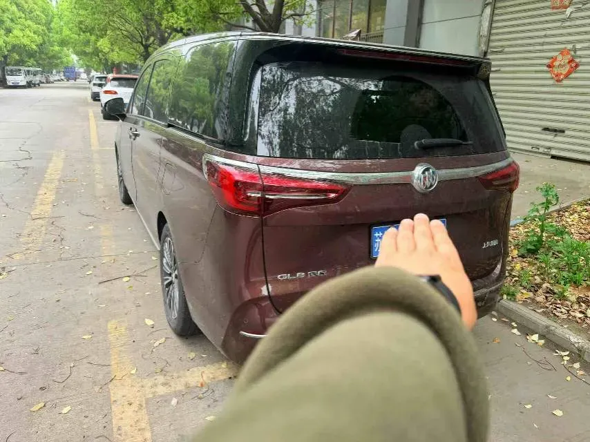 2023 Buick GL8 2.0T 237HP L4 9AT,autocango,china used car exporter,china ev exporter,chinese used car exporter,chinese used ev exporter