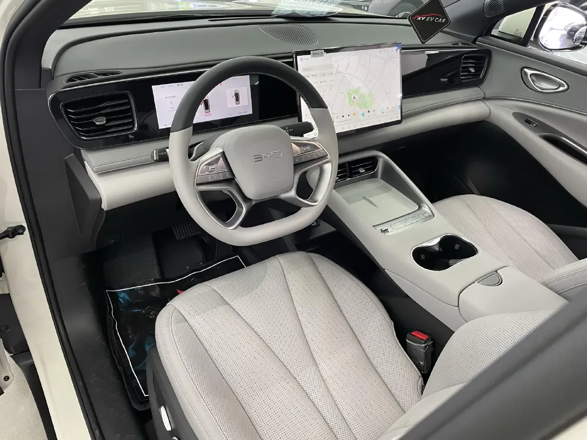 2025 LanDian E5 PLUS 1.5L 95HP L4 E-CVT PHEV,autocango,china used car exporter,china ev exporter,chinese used car exporter,chinese used ev exporter