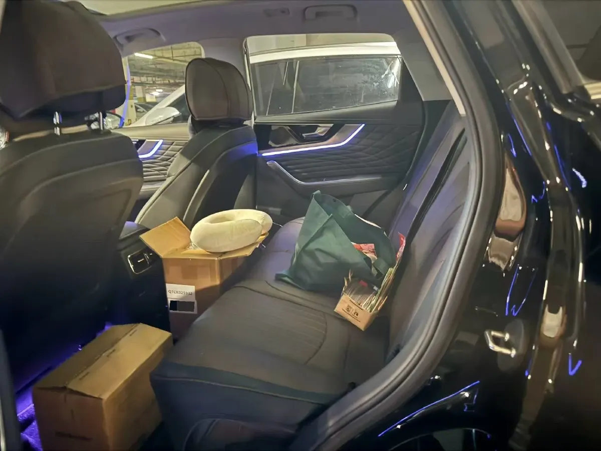 2022 HongQi HS5 2.0T 224HP L4 6AT,autocango,china used car exporter,china ev exporter,chinese used car exporter,chinese used ev exporter