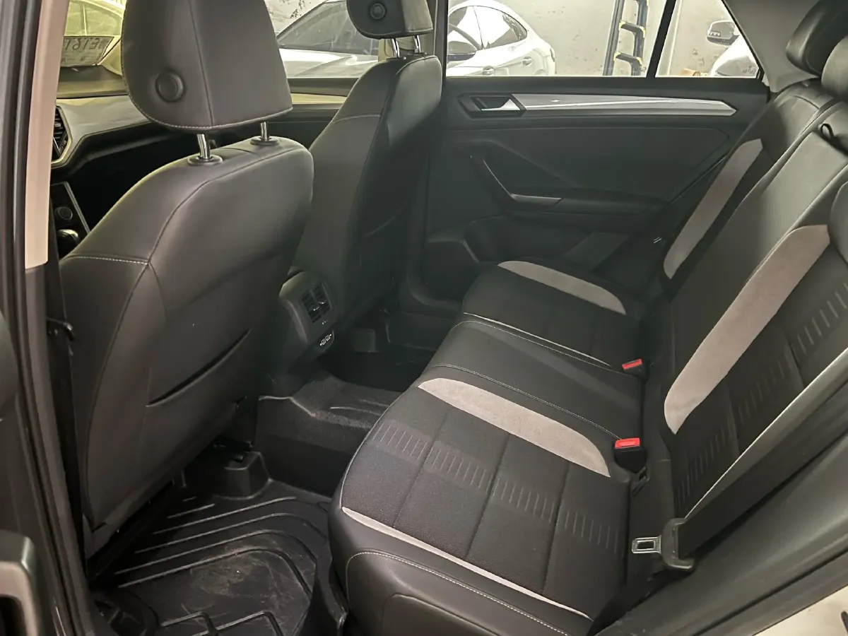 2019 Volkswagen T-Roc 1.4T 131HP L4 7DCT,autocango,china used car exporter,china ev exporter,chinese used car exporter,chinese used ev exporter