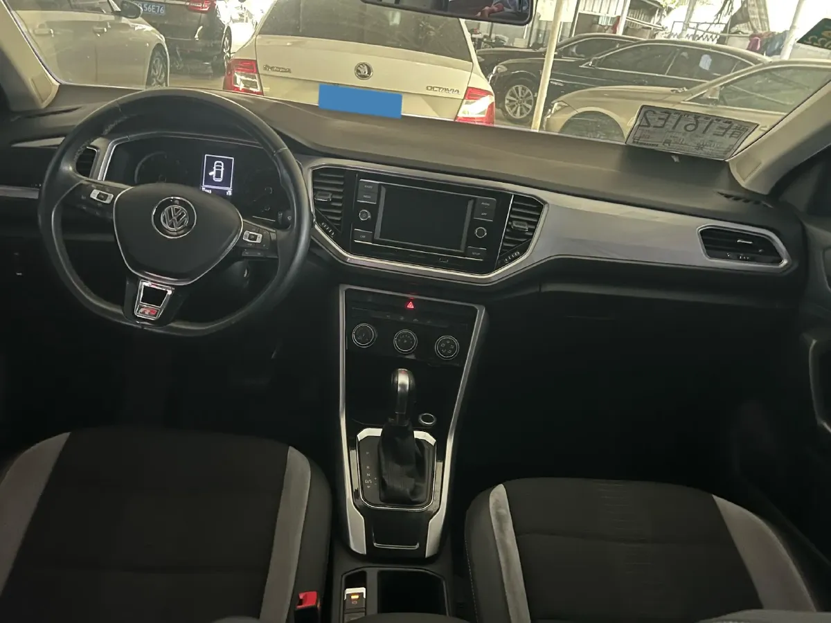 2019 Volkswagen T-Roc 1.4T 131HP L4 7DCT,autocango,china used car exporter,china ev exporter,chinese used car exporter,chinese used ev exporter