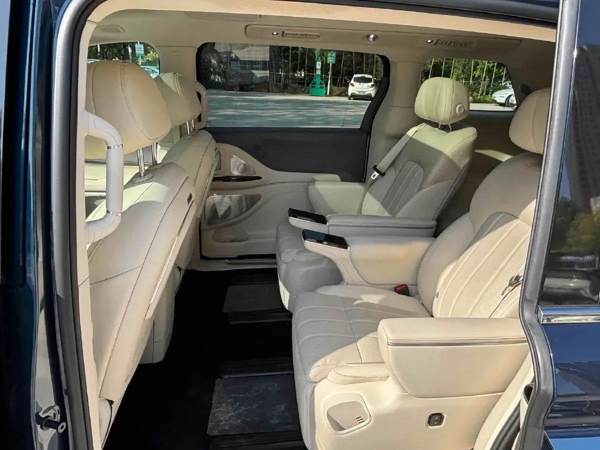 2025 Voyah Dream 1.5T 150HP L4 PHEV 41.7KWH,autocango,china used car exporter,china ev exporter,chinese used car exporter,chinese used ev exporter