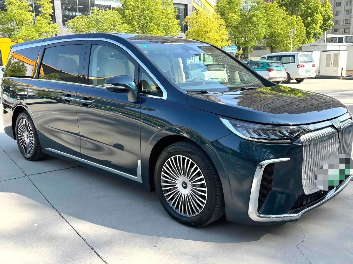 2025 Voyah Dream 1.5T 150HP L4 PHEV 41.7KWH,autocango,china used car exporter,china ev exporter,chinese used car exporter,chinese used ev exporter