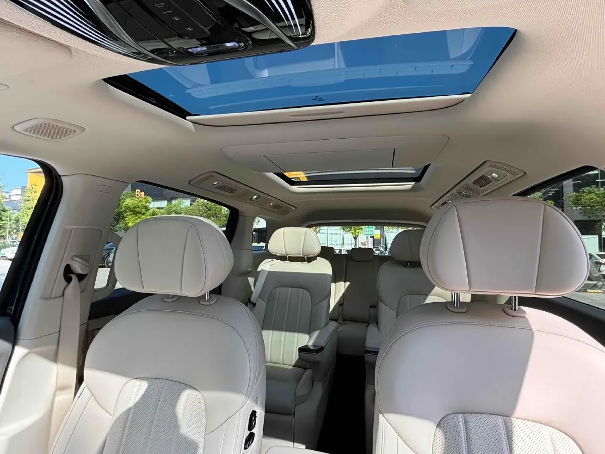 2025 Voyah Dream 1.5T 150HP L4 PHEV 41.7KWH,autocango,china used car exporter,china ev exporter,chinese used car exporter,chinese used ev exporter