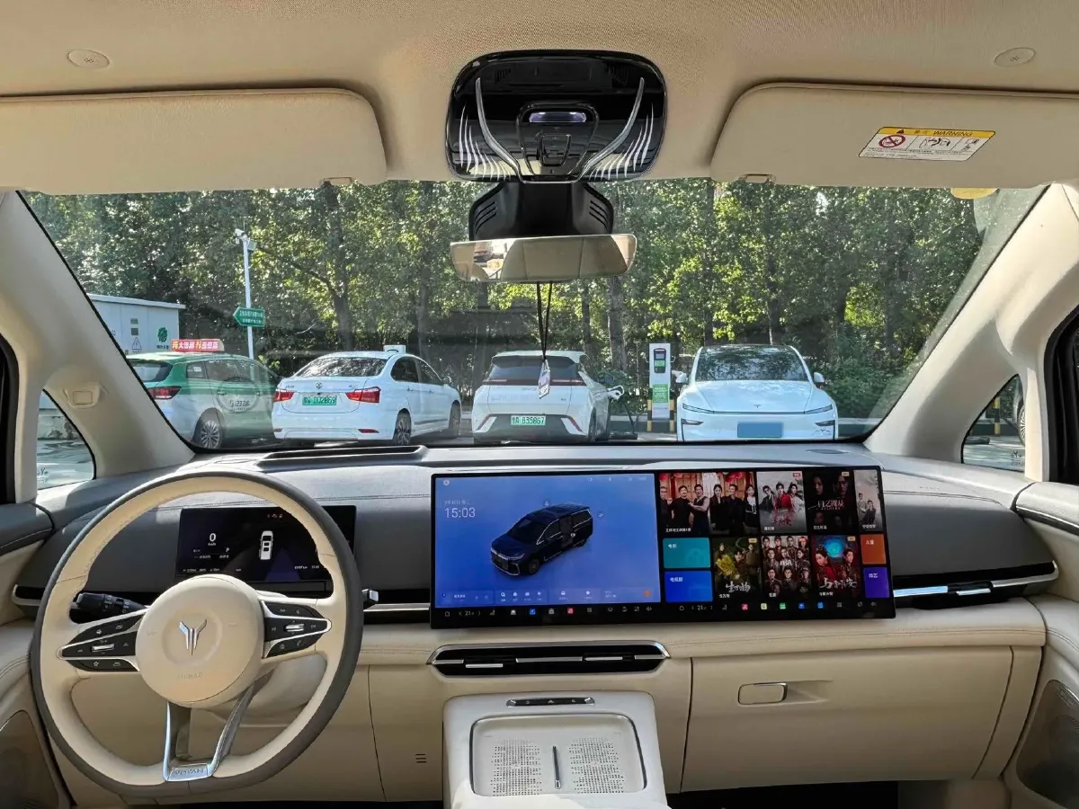 2025 Voyah Dream 1.5T 150HP L4 PHEV 41.7KWH,autocango,china used car exporter,china ev exporter,chinese used car exporter,chinese used ev exporter