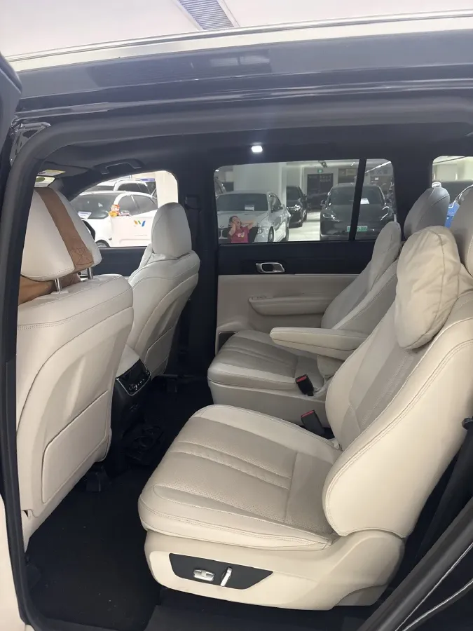 2020 Li ONE Range Extended 131HP REEV 40.5KWH,autocango,china used car exporter,china ev exporter,chinese used car exporter,chinese used ev exporter