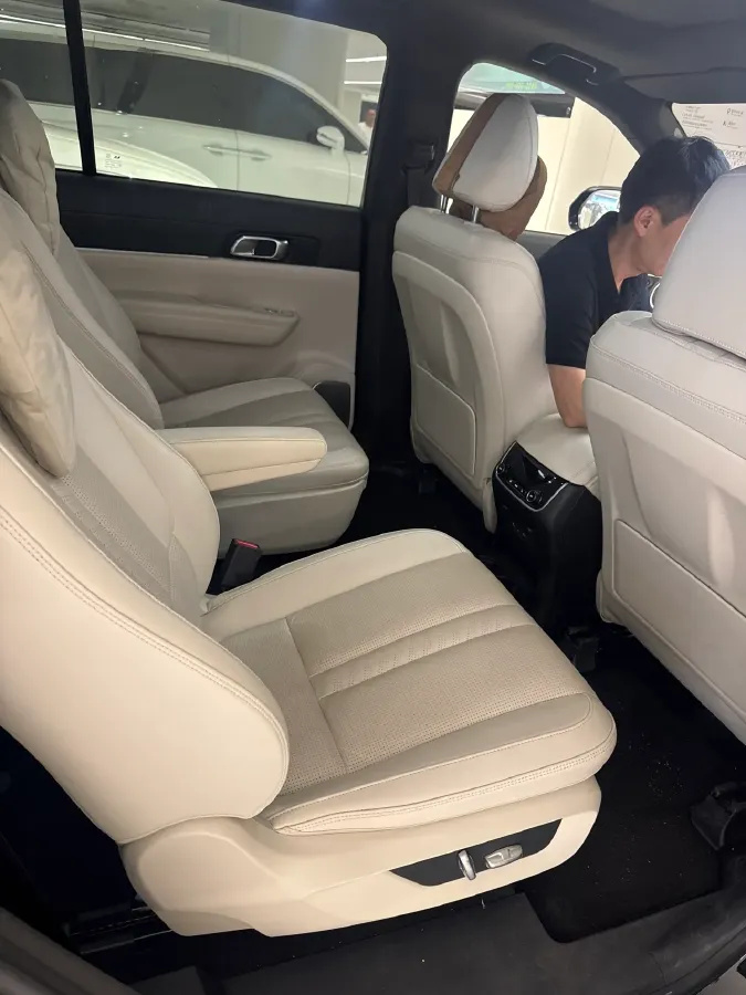 2020 Li ONE Range Extended 131HP REEV 40.5KWH,autocango,china used car exporter,china ev exporter,chinese used car exporter,chinese used ev exporter