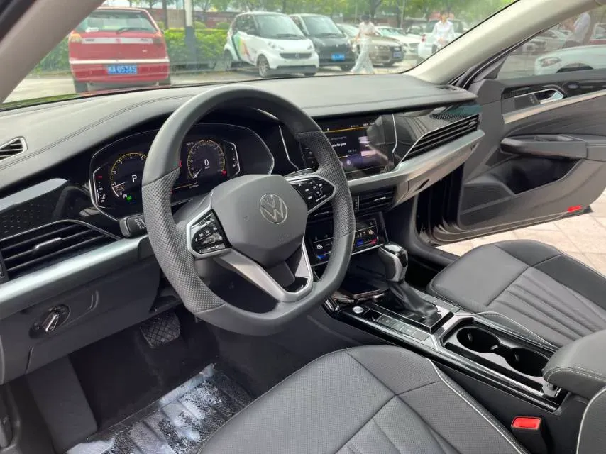 2024 Volkswagen Passat 2.0T 220HP L4 7DCT,autocango,china used car exporter,china ev exporter,chinese used car exporter,chinese used ev exporter