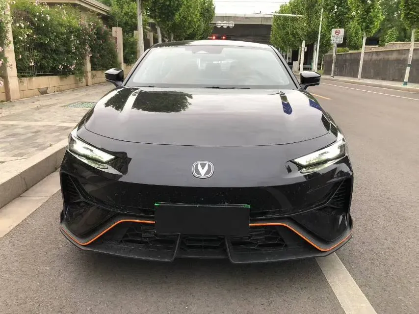 2025 ChangAn UNI-V 2.0T 245HP L4 8AT,autocango,china used car exporter,china ev exporter,chinese used car exporter,chinese used ev exporter