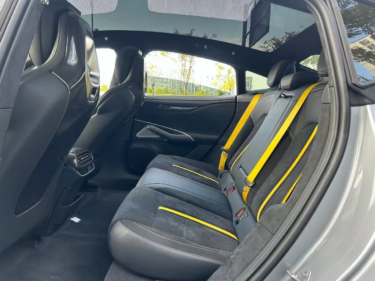 2025 MI SU7 Ultra BEV 93.7KWH,autocango,china used car exporter,china ev exporter,chinese used car exporter,chinese used ev exporter