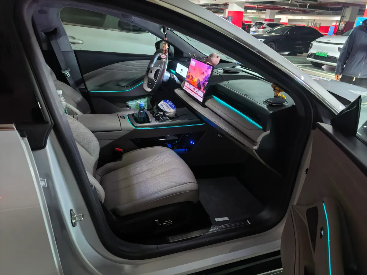 2025 Geely Galaxy Starshine 8 1.5L 112HP L4 1DHT PHEV,autocango,china used car exporter,china ev exporter,chinese used car exporter,chinese used ev exporter