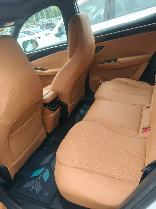 2025 Geely Galaxy L7 1.5L 112HP L4 1DHT PHEV 18.4KWH,autocango,china used car exporter,china ev exporter,chinese used car exporter,chinese used ev exporter