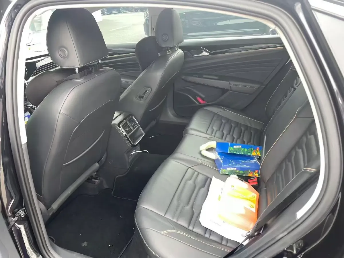 2021 Volkswagen Passat 2.0T 186HP L4 7DCT,autocango,china used car exporter,china ev exporter,chinese used car exporter,chinese used ev exporter