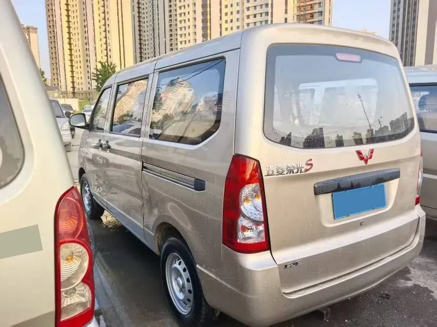 2019 WuLing RongGuang 1.5L 107HP L4 5MT,autocango,china used car exporter,china ev exporter,chinese used car exporter,chinese used ev exporter