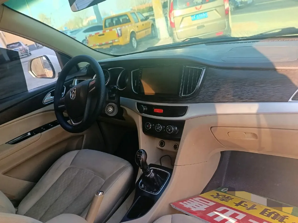 2019 BaoJun 730 1.5L 105HP L4 6MT,autocango,china used car exporter,china ev exporter,chinese used car exporter,chinese used ev exporter