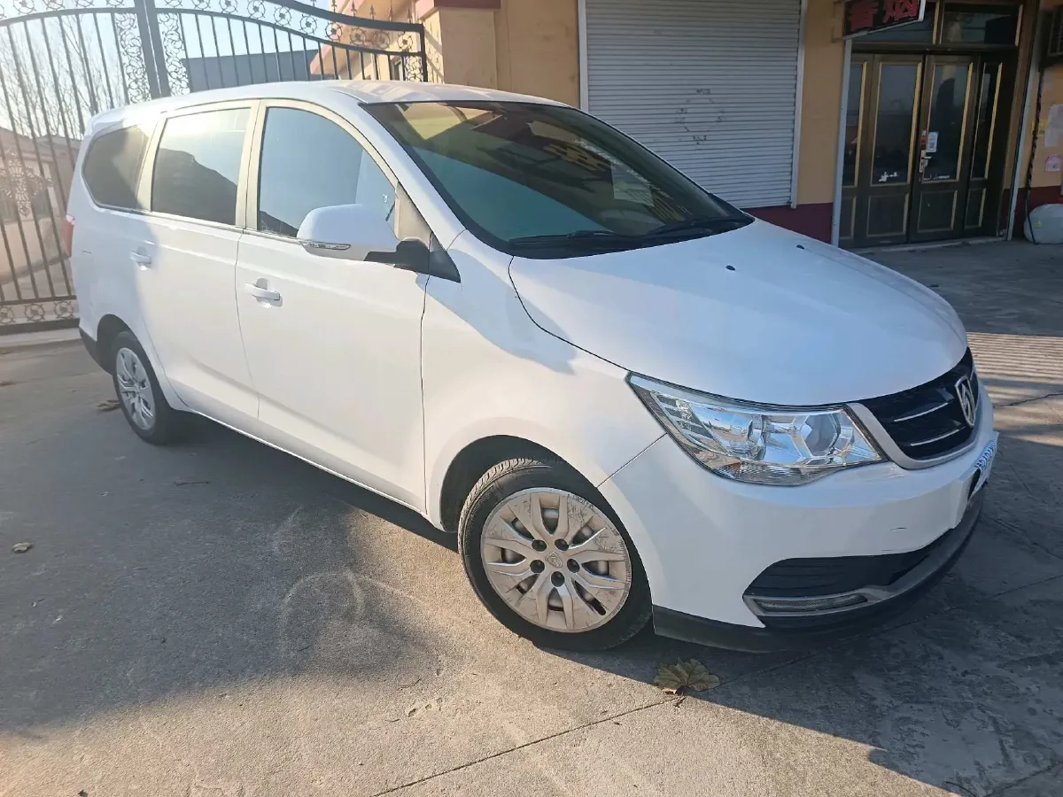 2019 BaoJun 730 1.5L 105HP L4 6MT,autocango,china used car exporter,china ev exporter,chinese used car exporter,chinese used ev exporter