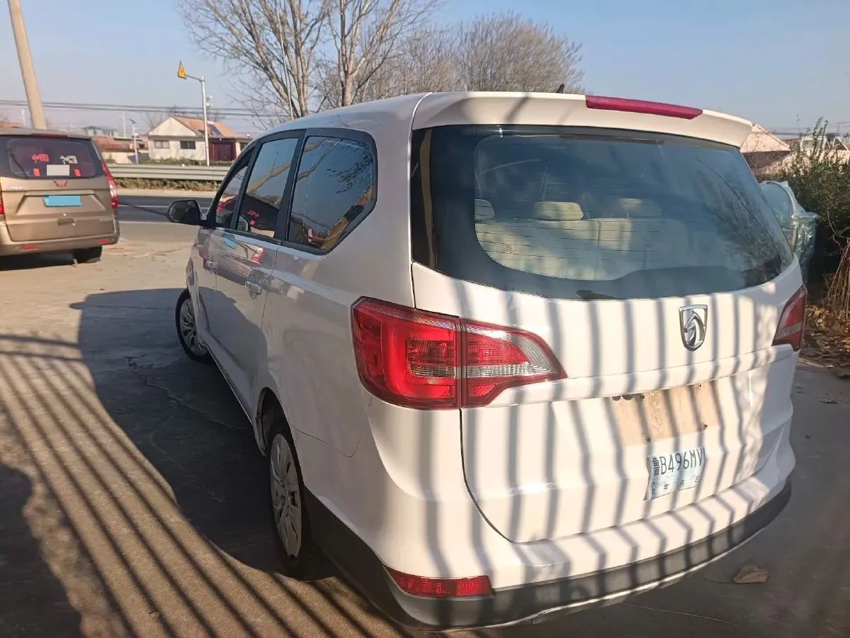 2019 BaoJun 730 1.5L 105HP L4 6MT,autocango,china used car exporter,china ev exporter,chinese used car exporter,chinese used ev exporter