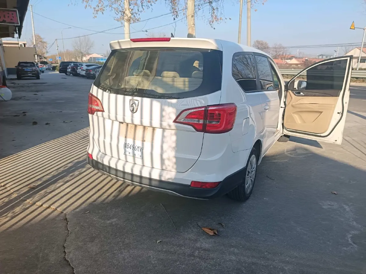 2019 BaoJun 730 1.5L 105HP L4 6MT,autocango,china used car exporter,china ev exporter,chinese used car exporter,chinese used ev exporter