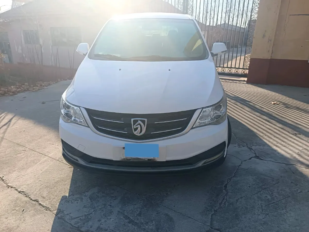 2019 BaoJun 730 1.5L 105HP L4 6MT,autocango,china used car exporter,china ev exporter,chinese used car exporter,chinese used ev exporter