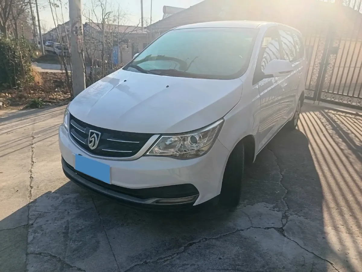 2019 BaoJun 730 1.5L 105HP L4 6MT,autocango,china used car exporter,china ev exporter,chinese used car exporter,chinese used ev exporter