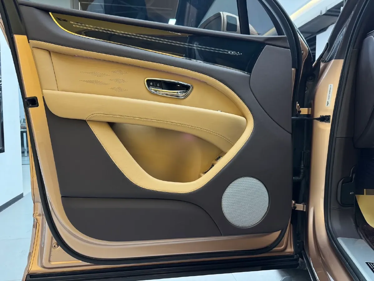 2023 Bentley Bentayga 4.0T 550HP V8 8AT,autocango,china used car exporter,china ev exporter,chinese used car exporter,chinese used ev exporter