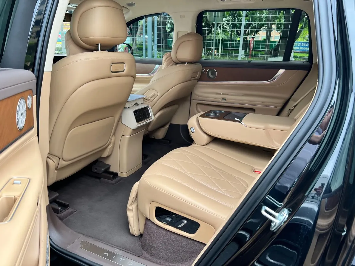 2024 AITO AITO M9 1.5T 152HP L4 REEV 42KWH,autocango,china used car exporter,china ev exporter,chinese used car exporter,chinese used ev exporter