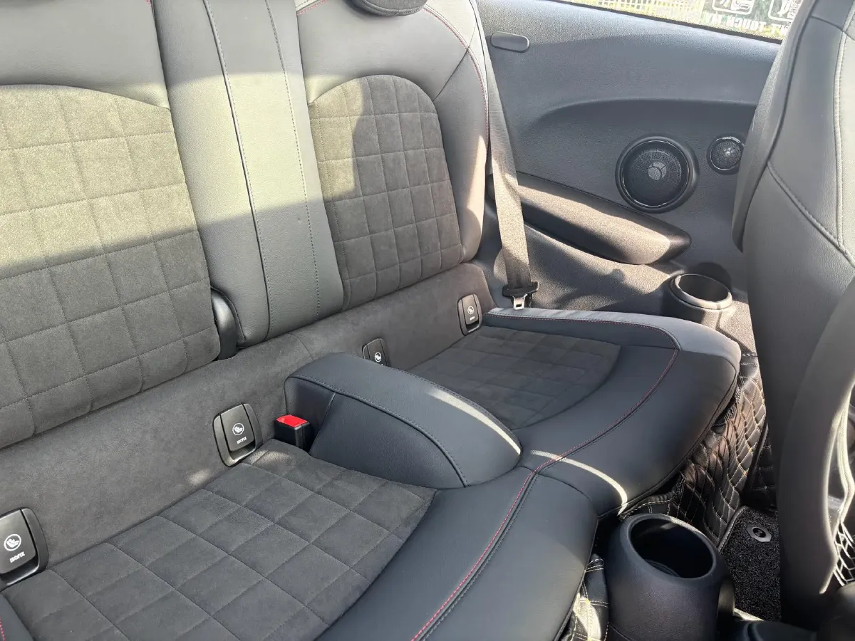 2023 MINI JCW 2.0T 231HP L4 8AT,autocango,china used car exporter,china ev exporter,chinese used car exporter,chinese used ev exporter