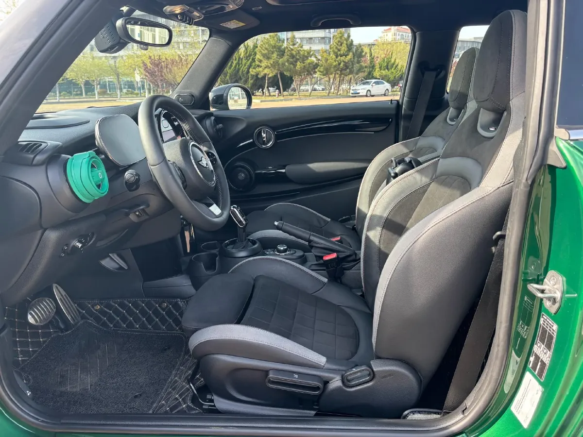 2023 MINI JCW 2.0T 231HP L4 8AT,autocango,china used car exporter,china ev exporter,chinese used car exporter,chinese used ev exporter