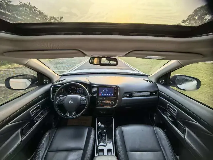 2019 Mitsubishi Outlander 2.0L 166HP L4 CVT,autocango,china used car exporter,china ev exporter,chinese used car exporter,chinese used ev exporter