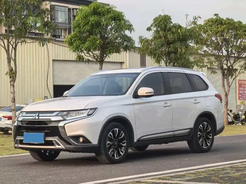 2019 Mitsubishi Outlander 2.0L 166HP L4 CVT,autocango,china used car exporter,china ev exporter,chinese used car exporter,chinese used ev exporter