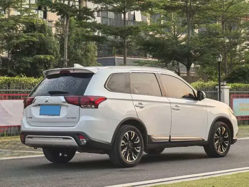 2019 Mitsubishi Outlander 2.0L 166HP L4 CVT,autocango,china used car exporter,china ev exporter,chinese used car exporter,chinese used ev exporter
