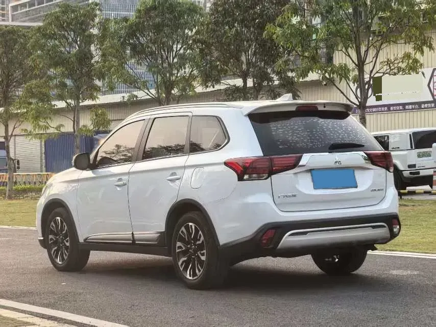 2019 Mitsubishi Outlander 2.0L 166HP L4 CVT,autocango,china used car exporter,china ev exporter,chinese used car exporter,chinese used ev exporter