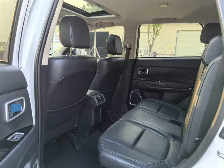 2019 Mitsubishi Outlander 2.0L 166HP L4 CVT,autocango,china used car exporter,china ev exporter,chinese used car exporter,chinese used ev exporter