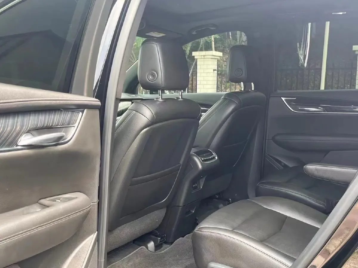 2022 Cadillac XT6 2.0T 237HP L4 9AT,autocango,china used car exporter,china ev exporter,chinese used car exporter,chinese used ev exporter