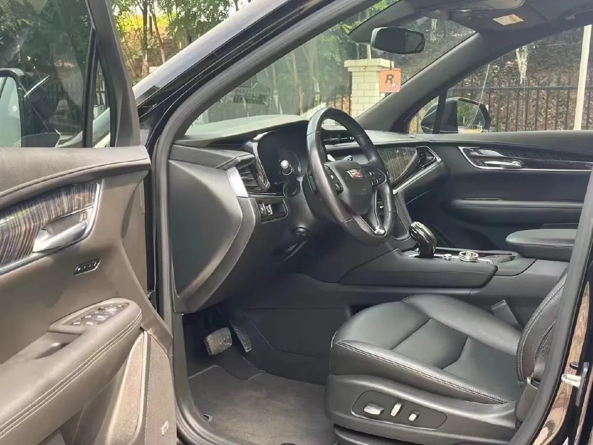 2022 Cadillac XT6 2.0T 237HP L4 9AT,autocango,china used car exporter,china ev exporter,chinese used car exporter,chinese used ev exporter