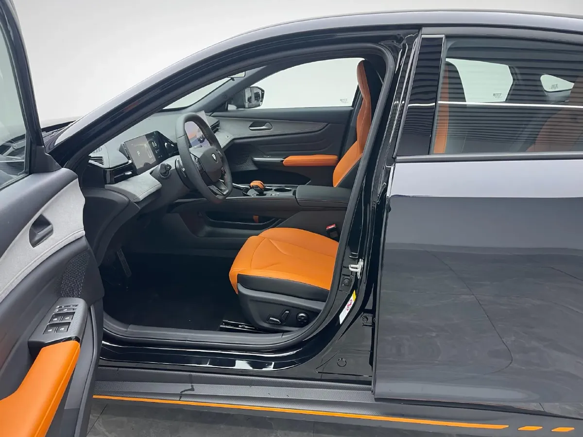 2025 ChangAn UNI-V 2.0T 245HP L4 8AT,autocango,china used car exporter,china ev exporter,chinese used car exporter,chinese used ev exporter