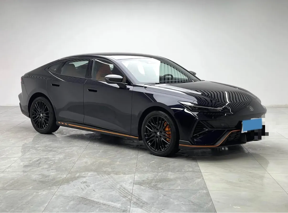 2025 ChangAn UNI-V 2.0T 245HP L4 8AT,autocango,china used car exporter,china ev exporter,chinese used car exporter,chinese used ev exporter