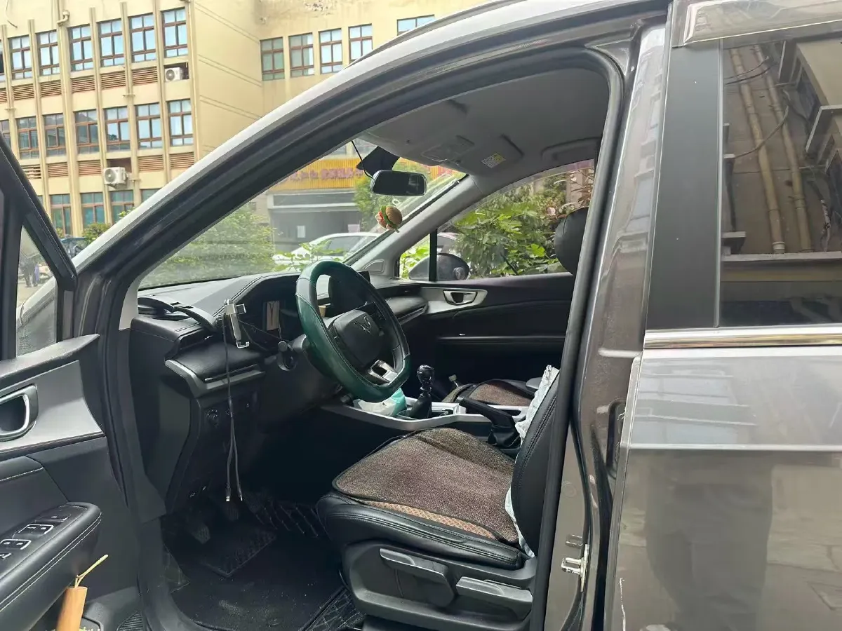 2022 WuLing JiaChen 1.5T 147HP L4 6MT,autocango,china used car exporter,china ev exporter,chinese used car exporter,chinese used ev exporter