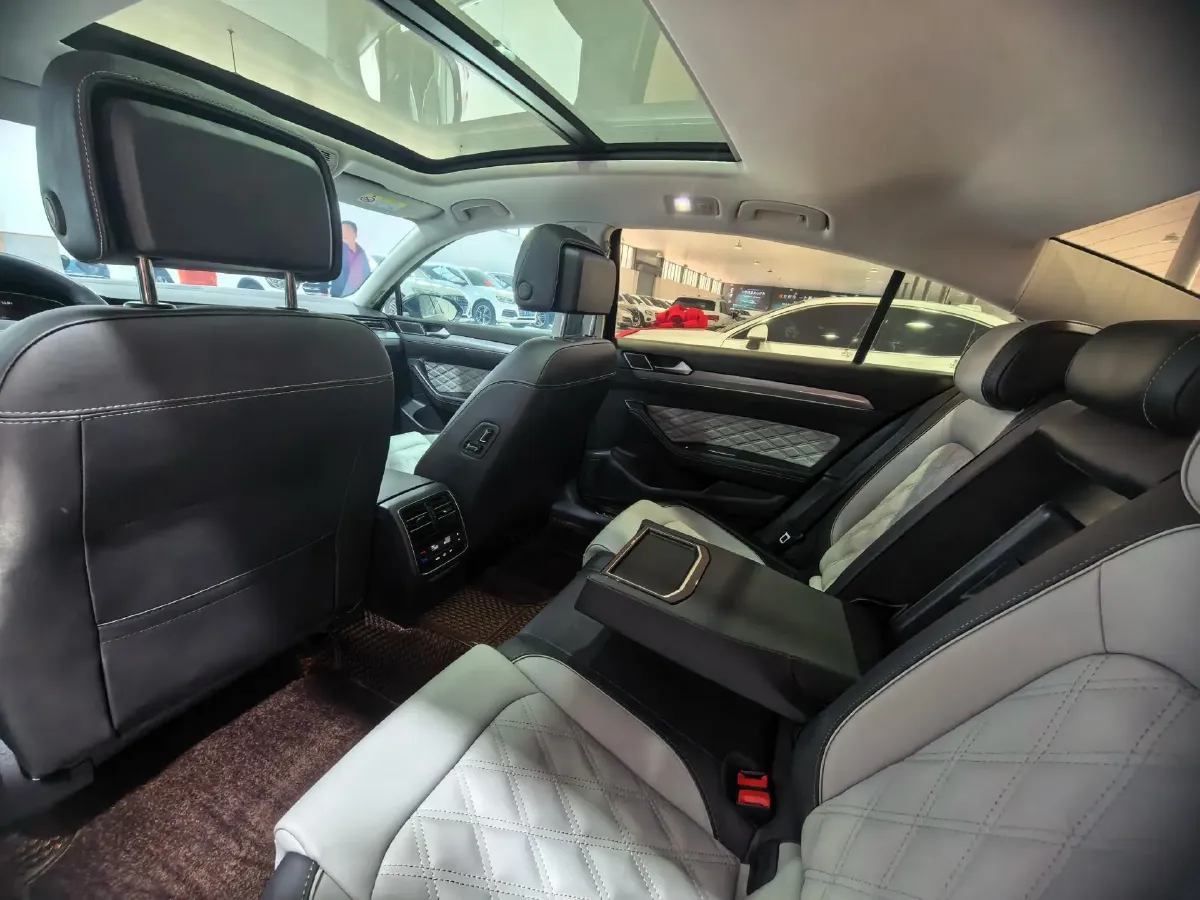 2023 Volkswagen Magotan 2.0T 186HP L4 7DCT,autocango,china used car exporter,china ev exporter,chinese used car exporter,chinese used ev exporter