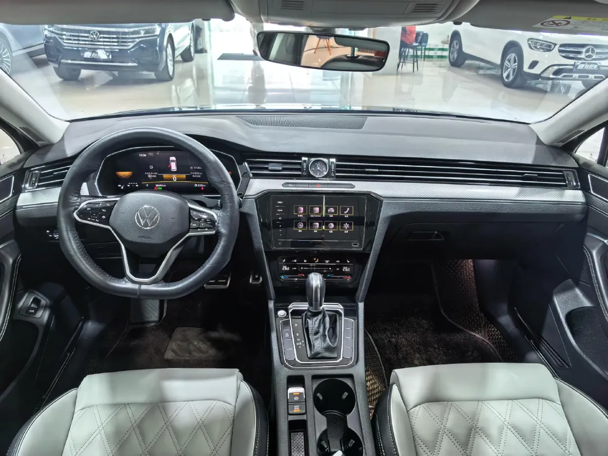 2023 Volkswagen Magotan 2.0T 186HP L4 7DCT,autocango,china used car exporter,china ev exporter,chinese used car exporter,chinese used ev exporter