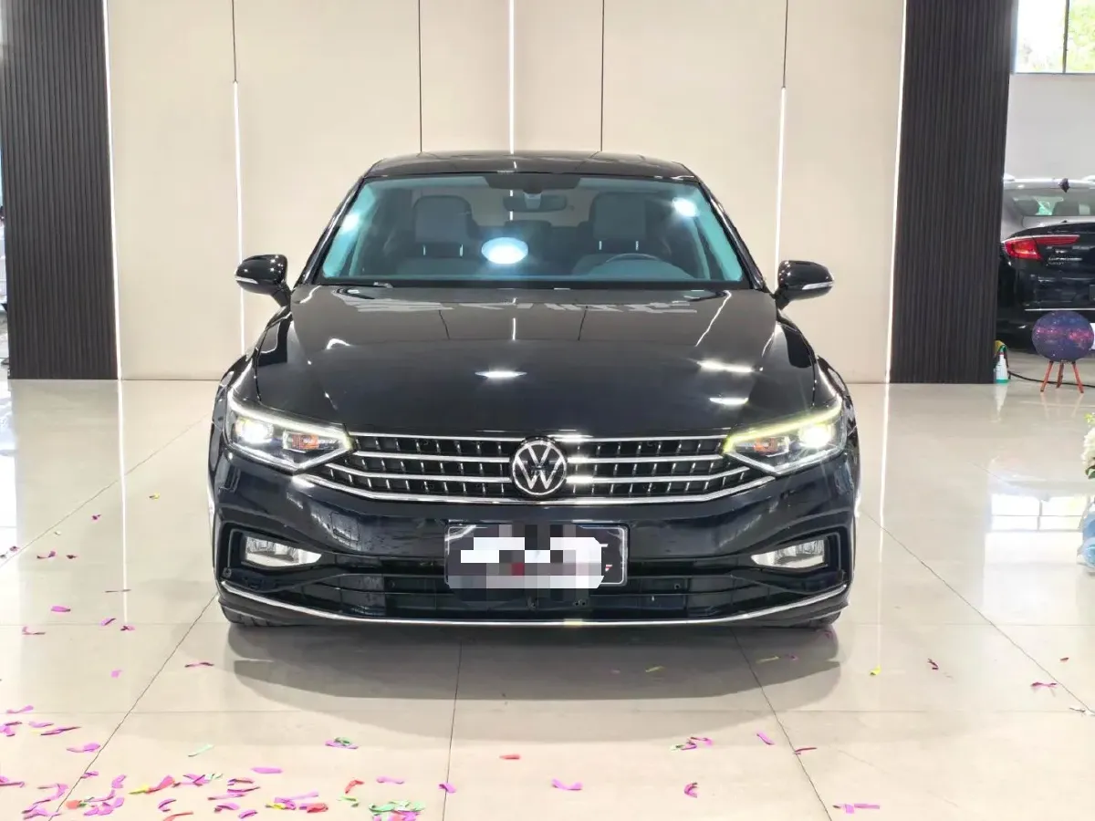 2023 Volkswagen Magotan 2.0T 186HP L4 7DCT,autocango,china used car exporter,china ev exporter,chinese used car exporter,chinese used ev exporter