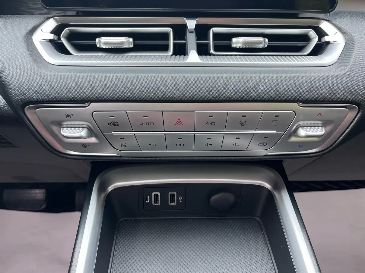 2025 Haval H5 2.0T 224HP L4 8AT,autocango,china used car exporter,china ev exporter,chinese used car exporter,chinese used ev exporter