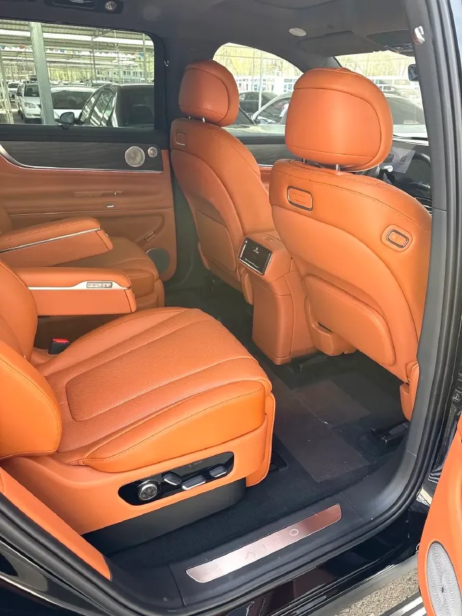 2025 AITO AITO M9 REEV 160HP REEV 52KWH,autocango,china used car exporter,china ev exporter,chinese used car exporter,chinese used ev exporter