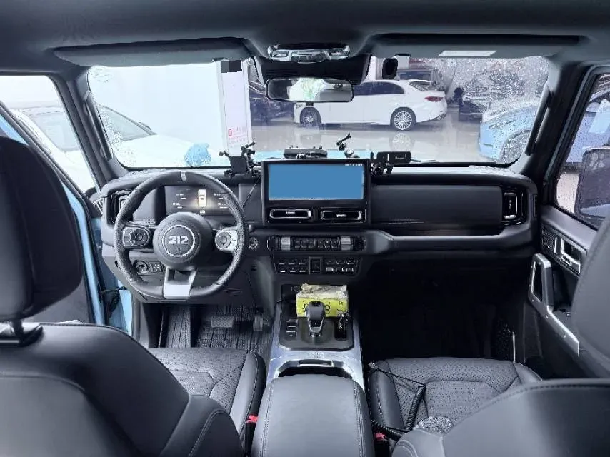 2025 212 212 T01 2.0T 252HP L4 8AT,autocango,china used car exporter,china ev exporter,chinese used car exporter,chinese used ev exporter