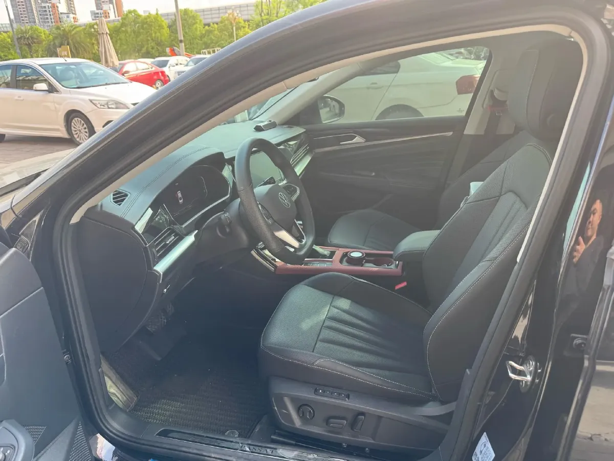 2025 Volkswagen Passat 2.0T 220HP L4 7DCT,autocango,china used car exporter,china ev exporter,chinese used car exporter,chinese used ev exporter